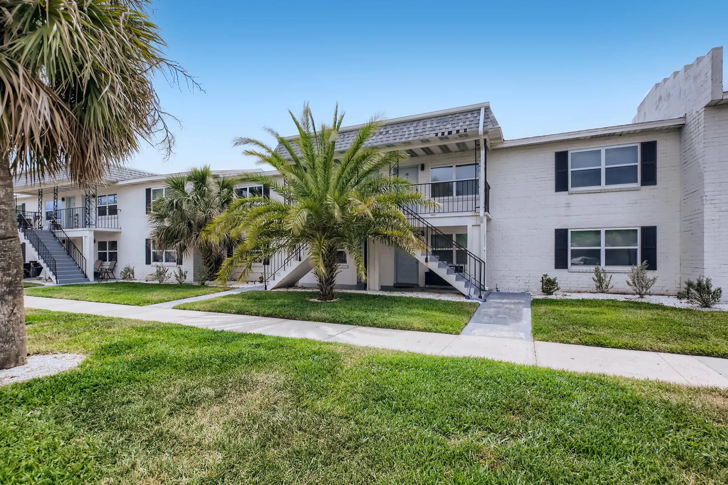 Seaside Apartments Exterior